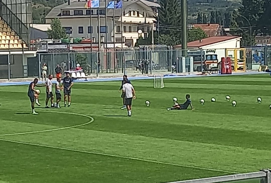 GALLERY Politano si accascia a terra appena rientrato in campo: la reazione di Conte - immagine 6