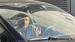 Milan, Beppe Riso lascia la sede dopo l’incontro per Colombo | Video
