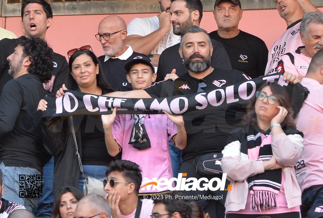 FOTOTIFO Palermo-Lecco, gli scatti ai tifosi al “Renzo Barbera” (GALLERY) - immagine 155