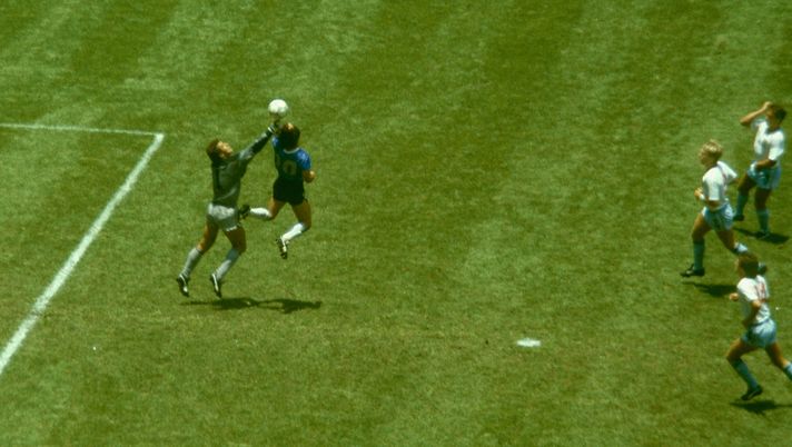 Diego Maradona Peter Shilton 'Mano de Dios' (Photo by Allsport/Getty Images) maradona argentina mano dios