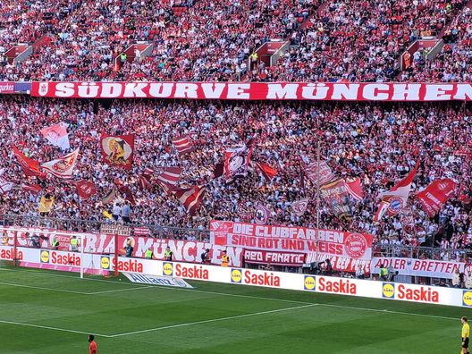 Bayern Monaco, i tifosi contestano la nuova maglia: “Basta esperimenti”- immagine 3