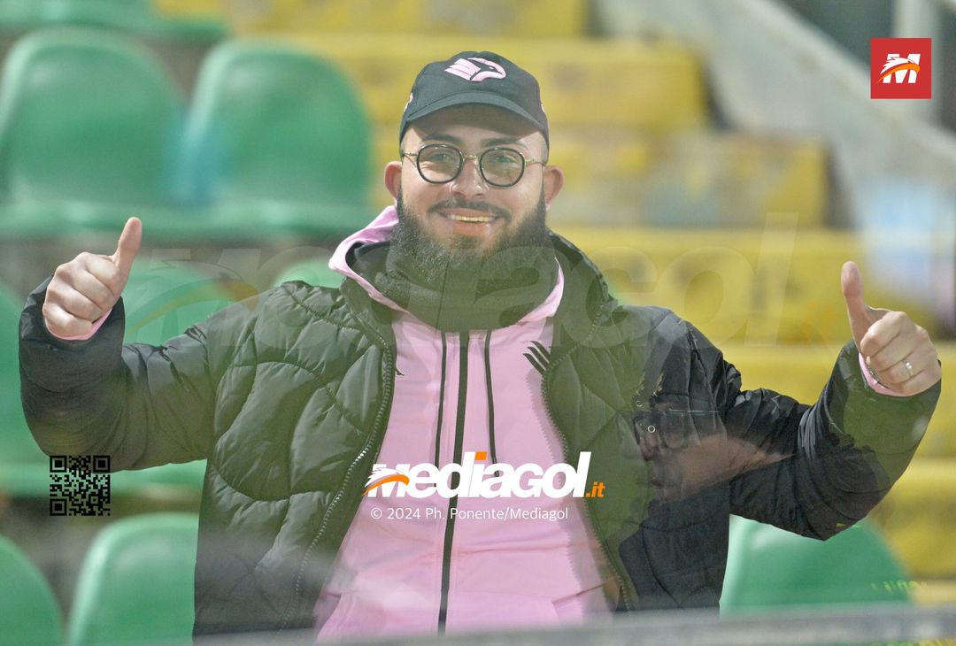 FOTOTIFO Palermo-Bari 3-0, gli scatti ai tifosi al “Renzo Barbera” (GALLERY) - immagine 6