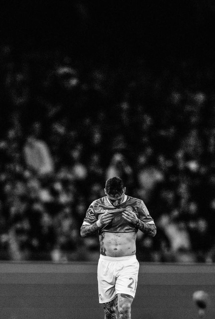 Spavalderia in bianco e nero per Napoli-Milan: scontro tra stelle! – LE FOTO - immagine 19