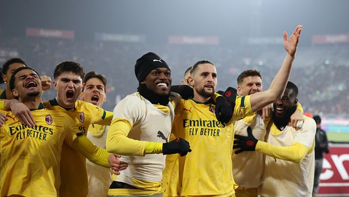 rafa-leao-in-panchina-ma-felice-e-in-prima-linea-con-i-compagni