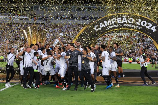 La festa del Botafogo dopo la vittoria in Copa Libertadores (Photo by Buda Mendes/Getty Images) Dal canottaggio al Maracanà: la storia di Flamengo-Botafogo- immagine 4