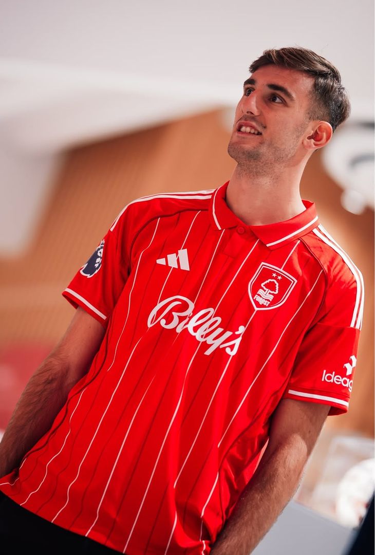 Lucca si trasferisce al Nottingham: i primi scatti con la nuova maglia! – LE FOTO - immagine 4