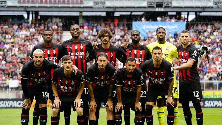 VILLACH, AUSTRIA - JULY 27: (L-R) Pierre Kalulu, Rafael Leao, Yacine Adli, Fikayo Tomori, Mike Maignan, Ante Rebic, Theo Hernandez, Alexis Saelemaekers, Davide Calabria, Ismael Bennacer and Rade Krunic during the Pre-season Friendly match between Wolfsberg and AC Milan on July 27, 2022 in Villach, Austria. (Photo by Pier Marco Tacca/AC Milan via Getty Images)