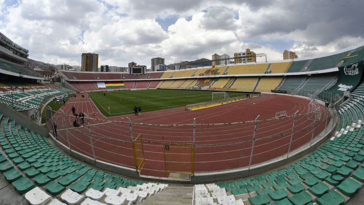 Lo stadio Hernando Siles di La Paz in cui si giocherà Bolivia-Argentina (Photo by Aizar Raldes - Pool/Getty Images) Ecuador, l’ex giocatore Lara arrestato per rapina a mano armata. Partecipò ai Mondiali del 2006 - immagine 1