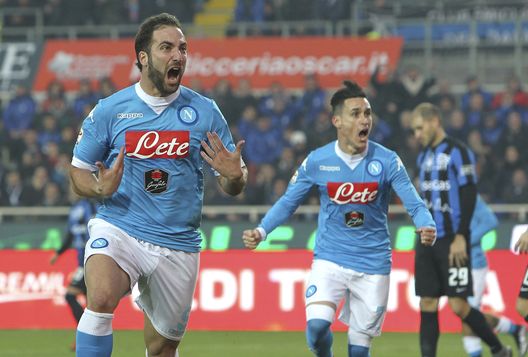 L'esultanza di Gonzalo Higuain al Napoli. (Photo by Marco Luzzani/Getty Images) Napoli-Juventus e il tradimento di Higuain: morte e pianto rituale della collettività azzurra- immagine 2