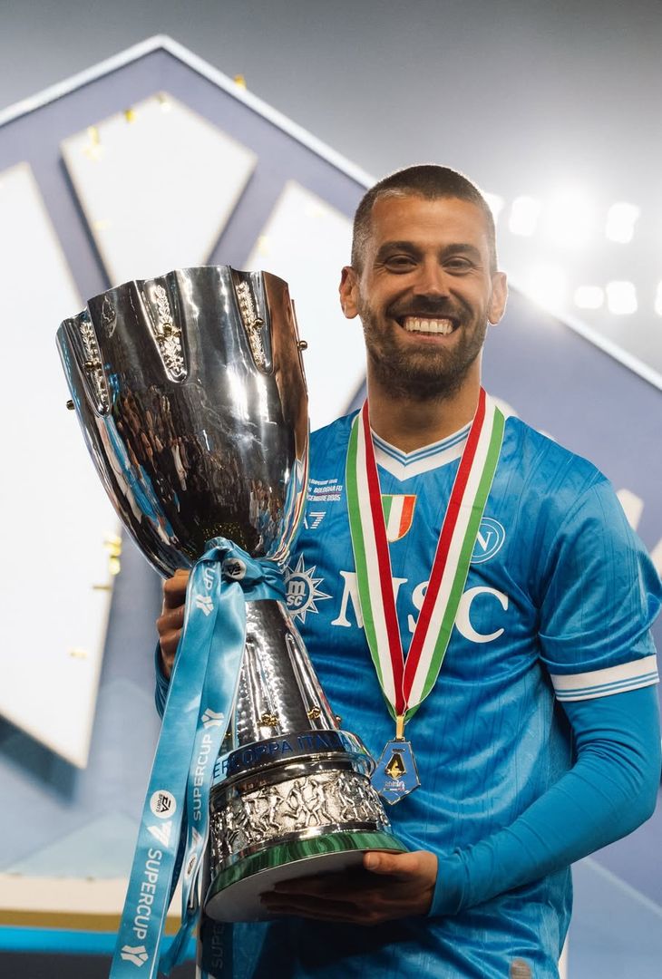 Il Napoli si è fatto il regalo migliore per Natale: gli azzurri con la Coppa- LE FOTO - immagine 3