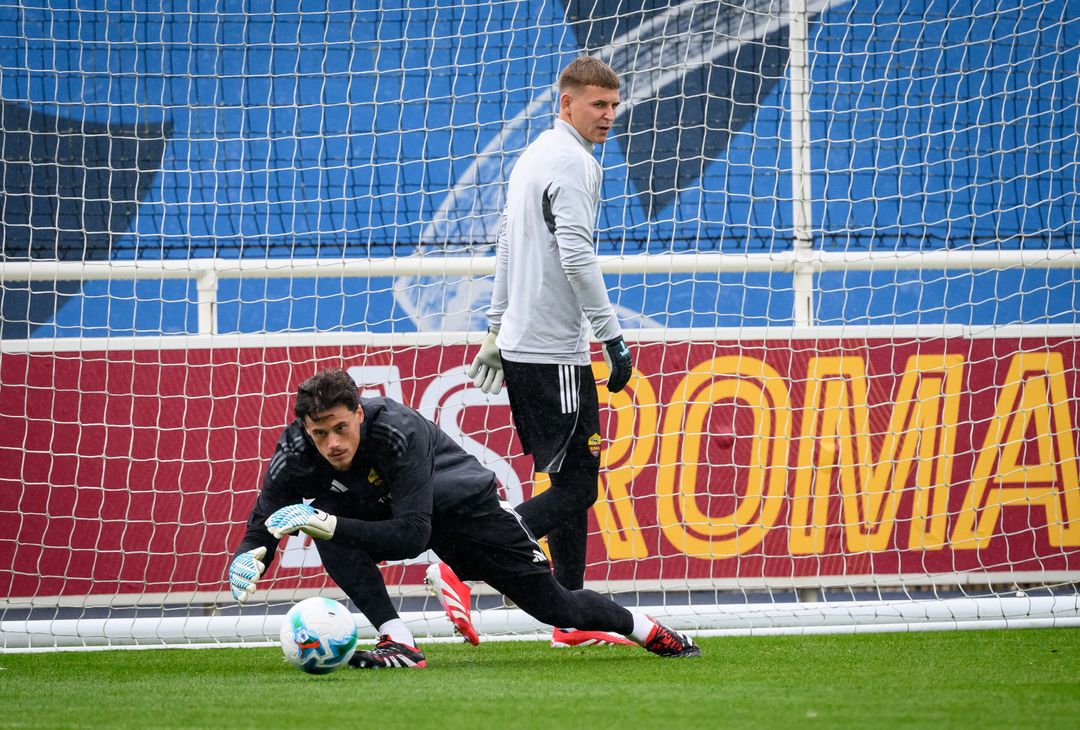 Roma, la seduta pomeridiana aperta ai tifosi al St. George’s Park – FOTO GALLERY - immagine 62