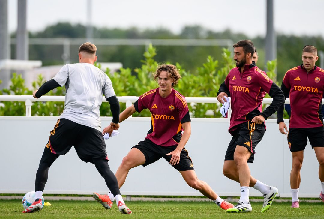 Roma, il primo allenamento al St. George’s Park – FOTO GALLERY - immagine 14