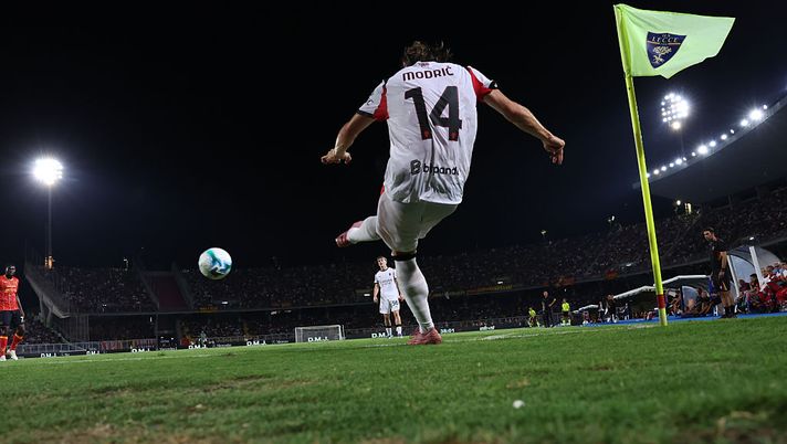 LECCE, ITALY - AUGUST 29: Luka Modric of AC Milan in action during the Serie A match between US Lecce and AC Milan at Stadio Via del Mare on August 29, 2025 in Lecce, Italy. (Photo by Claudio Villa/AC Milan via Getty Images) modric-post-lecce-milan-via-del-mare-serie-a-dazn-sky-dichiarazioni-frasi-conferenza-diretta-live-ultima-ora