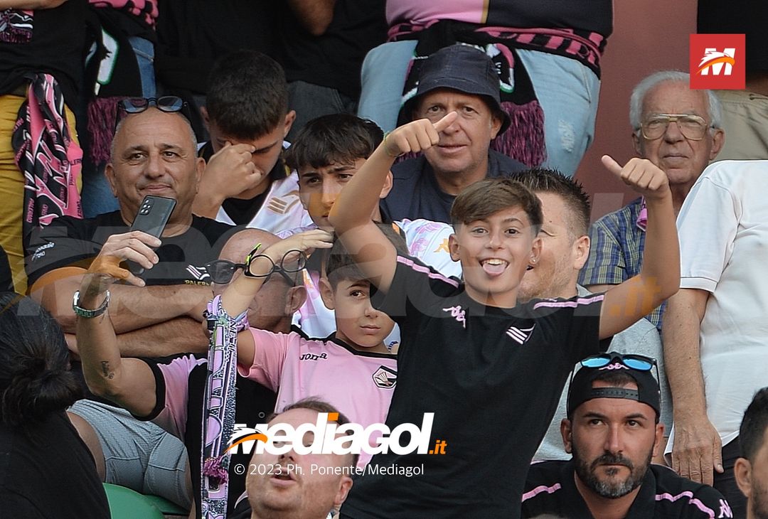 FOTOTIFO Palermo-Feralpisalò 3-0, gli scatti ai tifosi al “Renzo Barbera” (GALLERY) - immagine 18