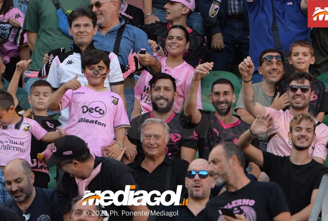 FOTOTIFO Palermo-Lecco, gli scatti ai tifosi al “Renzo Barbera” (GALLERY) - immagine 79