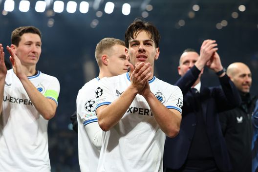 BERGAMO, ITALY - FEBRUARY 18: Ardon Jashari of Club Brugge KV celebrates victory following the UEFA Champions League 2024/25 League Knockout Play-off second leg match between Atalanta BC and Club Brugge KV at Gewiss Stadium on February 18, 2025 in Bergamo, Italy. (Photo by Francesco Scaccianoce/Getty Images) Dal Belgio, Jashari: “Io al Brugge non gioco più”- immagine 2
