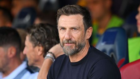BOLOGNA, ITALY - OCTOBER 22: Eusebio Di Francesco head coach of Frosinone Calcio looks on looks on during the Serie A TIM match between Bologna FC and Frosinone Calcio at Stadio Renato Dall'Ara on October 22, 2023 in Bologna, Italy. (Photo by Alessandro Sabattini/Getty Images)