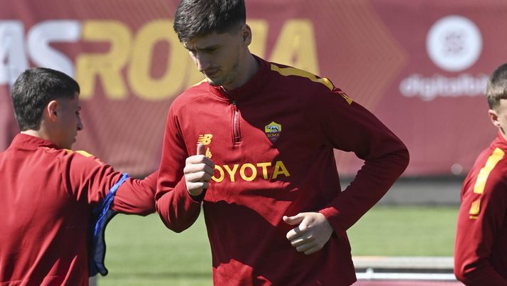 Maglia celebrativa per Totti. E Mourinho festeggia il ritorno di Kumbulla in difesa - immagine 1