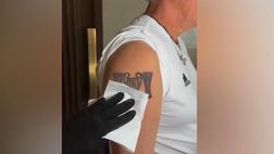 VIDEO / Roma, Mourinho ritocca il tatuaggio dei suoi trofei