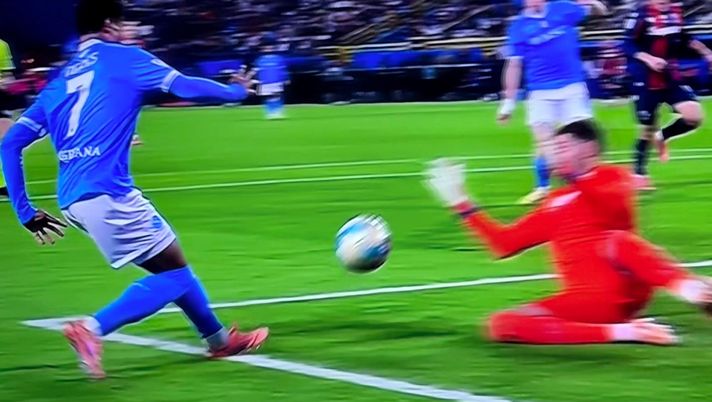 Napoli-Bologna 2-0, Neres ci fa annusare la vittoria: doppietta del brasiliano! VIDEO - immagine 1