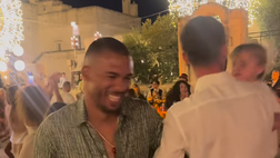Juan Jesus scatenato in un ballo tipico pugliese insieme ad un giocatore della Roma