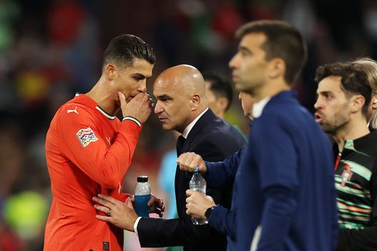 Cristiano Ronaldo a colloquio con Roberto Martinez