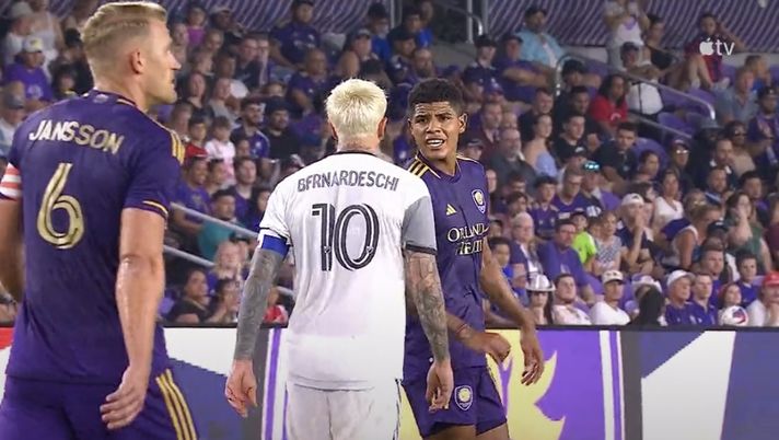 VIDEO Follia Bernardeschi, dà una testata e viene espulso: e il Toronto perde ancora - immagine 1