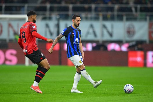 Milan - Inter, Calhanoglu in azione (Photo by Mattia Pistoia - Inter/Inter via Getty Images) Giroud, la strana storia: “Avrei potuto vivere il derby con l’Inter…”- immagine 2