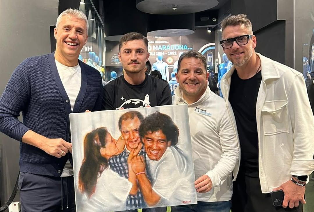 GALLERY Crespo e Denis in visita al Museo di Maradona: tour tra i cimeli di D10S - immagine 2