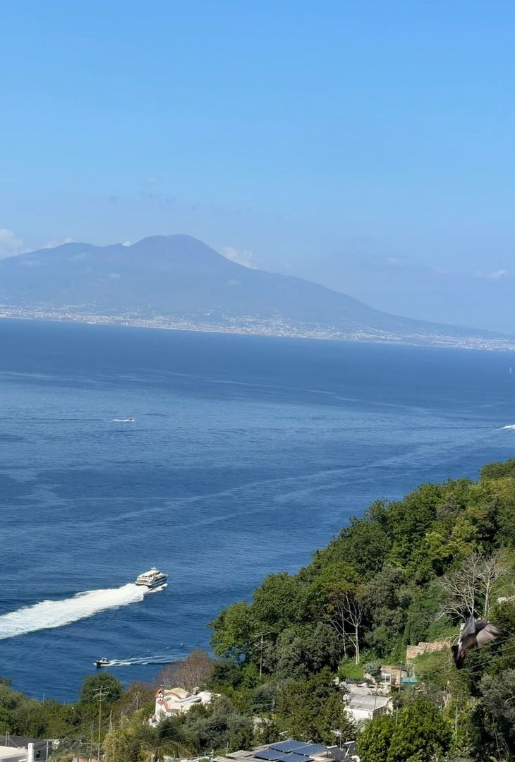 Lady De Bruyne si gode la bellezza di Napoli tra gite e famiglia –  LA GALLERY - immagine 11