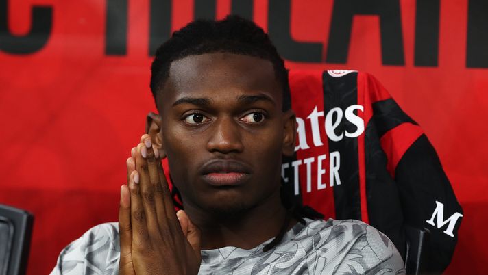 MILAN, ITALY - SEPTEMBER 28: Rafael Leao of AC Milan
sits on the bench during the Serie A match between AC Milan and SSC Napoli at Giuseppe Meazza Stadium on September 28, 2025 in Milan, Italy. (Photo by Marco Luzzani/Getty Images) leao-twitch-live-video-dichiarazioni-curva-sud-san-siro-milan