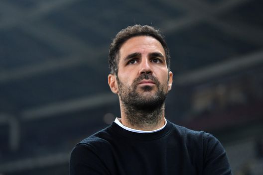 TURIN, ITALY - OCTOBER 25: Cesc Fabregas, Head Coach of Como, looks on prior to the Serie A match between Torino and Como at Stadio Olimpico di Torino on October 25, 2024 in Turin, Italy. (Photo by Valerio Pennicino/Getty Images) cesc fabregas