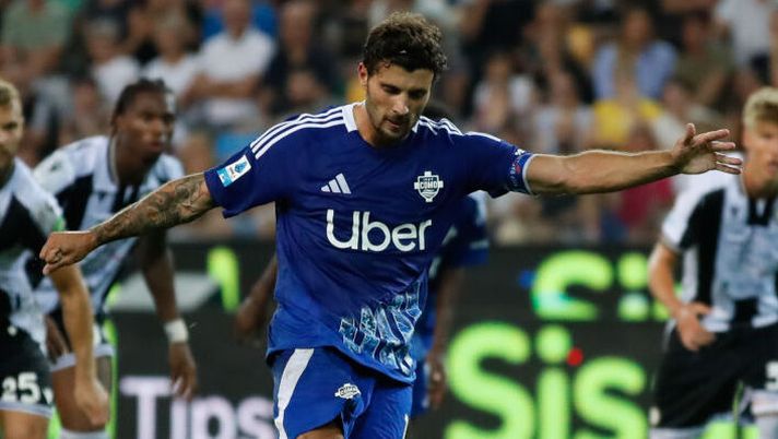UDINE, ITALY - SEPTEMBER 01: Patrick Cutrone misses a penalty during the Serie A match between Udinese and Como at Stadio Friuli on September 01, 2024 in Udine, Italy. (Photo by Timothy Rogers/Getty Images) Como, la Gazzetta dura: la spiegazione del voto in pagella a Cutrone e Belotti - immagine 1
