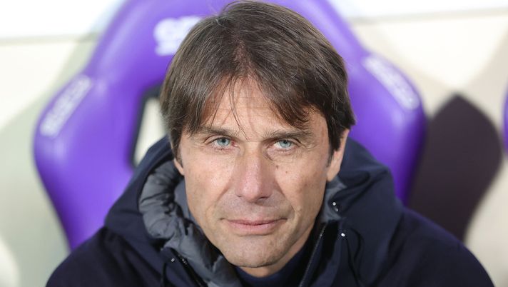 FLORENCE, ITALY - JANUARY 4: Antonio Conte manager of SSC Napoli looks on during the Serie A match between Fiorentina and Napoli at Stadio Artemio Franchi on January 4, 2025 in Florence, Italy. (Photo by Gabriele Maltinti/Getty Images) Conte