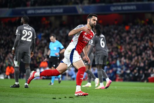 LONDON, ENGLAND - APRIL 08: Mikel Merino of Arsenal celebrates scoring his team's third goal during the UEFA Champions League 2024/25 Quarter Final First Leg match between Arsenal FC and Real Madrid C.F. at Emirates Stadium on April 08, 2025 in London, England. (Photo by Shaun Botterill/Getty Images) Real Madrid-Arsenal, ESCLUSIVA Wyett: “Arteta si gioca molto, Real immortale”- immagine 2