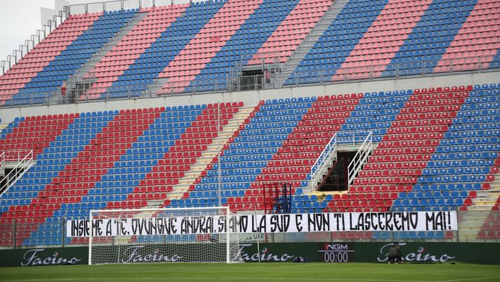Getty Images  Crotone, tifosi fanno togliere maglia a calciatori: indaga la Procura FIGC - immagine 1