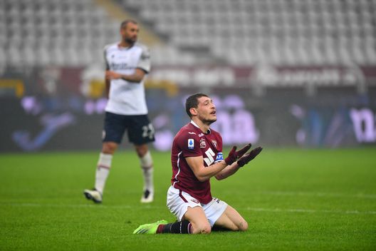 TURIN, ITALY - DECEMBER 20: Andrea Belotti of Torino reacts during the Serie A match between Torino FC and Bologna FC at Stadio Olimpico di Torino on December 20, 2020 in Turin, Italy. Sporting stadiums around Italy remain under strict restrictions due to the Coronavirus Pandemic as Government social distancing laws prohibit fans inside venues resulting in games being played behind closed doors. (Photo by Valerio Pennicino/Getty Images) Toro, Belotti sfida Insigne: duello tra compagni in Nazionale, amici e capitani- immagine 2