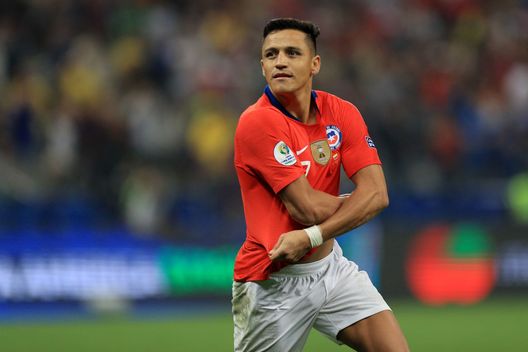 Sanchez con la maglia del Cile (Foto di Buda Mendes/Getty Images) Bolivia-Cile, dalla prima goleada a Sanchez: cinque partite da ricordare- immagine 3