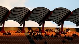 Per un mese San Siro solo olimpico: Milan e Inter in Australia o negli Usa