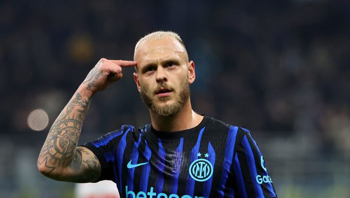 MILAN, ITALY - FEBRUARY 28: Federico Dimarco of FC Internazionale celebrates after scoring his team's first goal during the Serie A match between FC Internazionale and Genoa CFC at Giuseppe Meazza Stadium on February 28, 2026 in Milan, Italy. (Photo by Francesco Scaccianoce - Inter/Inter via Getty Images) Dimarco é l’MVP della Serie A! La Consegna in Bologna-Inter - immagine 1