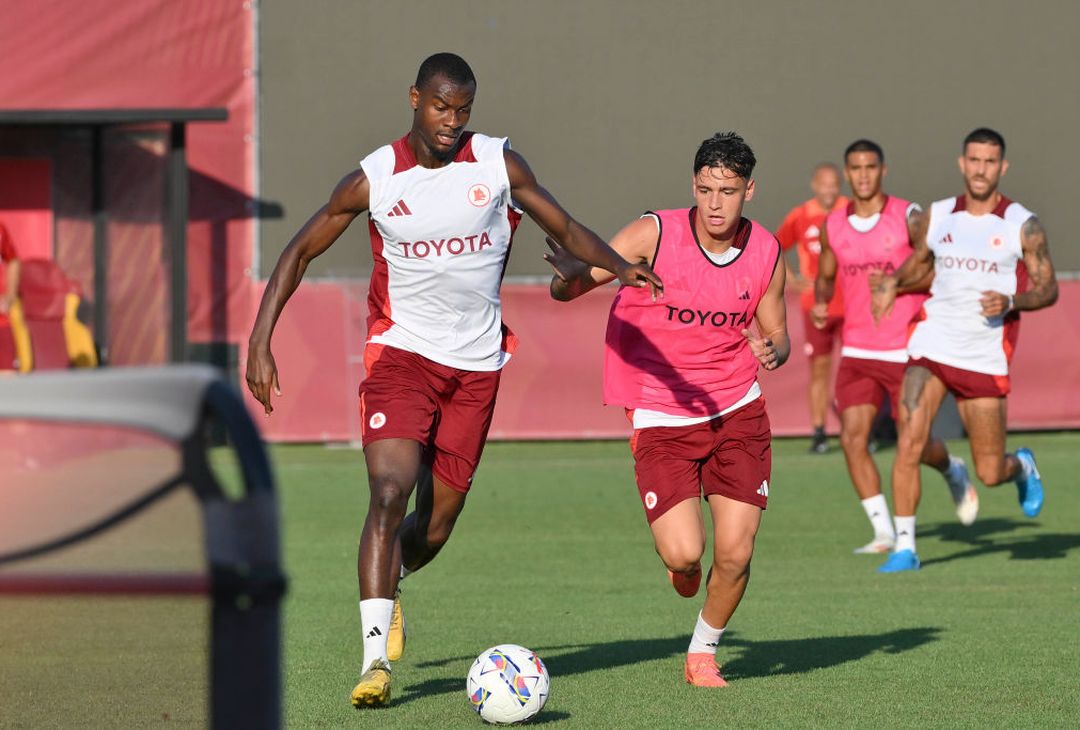 Roma, altro giorno di ritiro: l’allenamento di oggi a Trigoria – FOTO GALLERY - immagine 15
