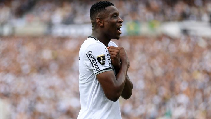 BUENOS AIRES, ARGENTINA - NOVEMBER 30: Luiz Henrique of Botafogo celebrates after scoring the team's first goal during the Copa CONMEBOL Libertadores 2024 Final between Atletico Mineiro and Botafogo at Estadio Más Monumental Antonio Vespucio Liberti on November 30, 2024 in Buenos Aires, Argentina. (Photo by Buda Mendes/Getty Images) Luiz Henrique