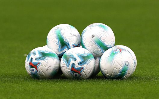 MILAN, ITALY - AUGUST 23: The Puma official Serie A match ball is pictured prior to the Serie A match between AC Milan and US Cremonese at Giuseppe Meazza Stadium on August 23, 2025 in Milan, Italy. (Photo by Marco Luzzani/Getty Images) Troppe partite? La diatriba infinita tra calcio moderno e calcio di una volta- immagine 2