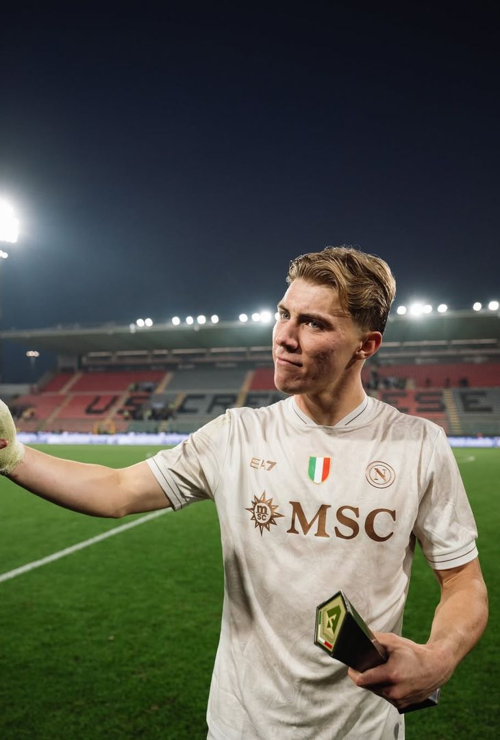 Trofei alzati, esultanze, abbracci, battaglie: il Napoli rivive il 2025 – LA GALLERY - immagine 6