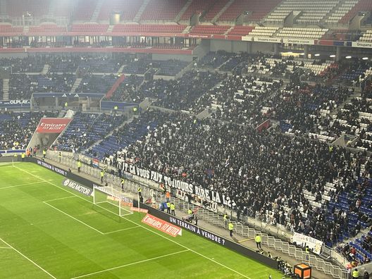 I tifosi del Lione contro la multiproprietà: “Noi rischiamo la Ligue 2…”- immagine 2
