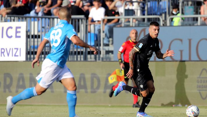 CAGLIARI, ITALY - SEPTEMBER 15: Gianluca Gaetano of Cagliari in action during the Serie A match between Cagliari and Napoli at Sardegna Arena on September 15, 2024 in Cagliari, Italy. (Photo by Enrico Locci/Getty Images) gaetano
