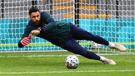 LONDON, ENGLAND - JULY 05: Salvatore Sirigu of Italy makes a save during the Italy Training Session ahead of the Euro 2020 Semi-Final match between Italy and Spain at The Hive Transfer Training Centre on July 05, 2021 in London, England. (Photo by Claudio Villa/Getty Images)