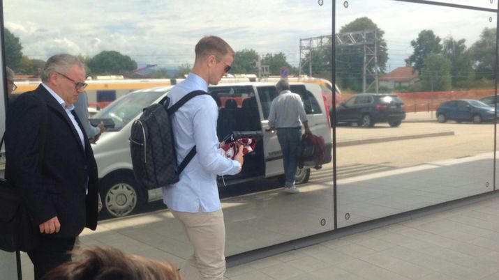 Hart arrivato a Caselle: le foto Hart arrivato a Caselle: le foto - immagine 1