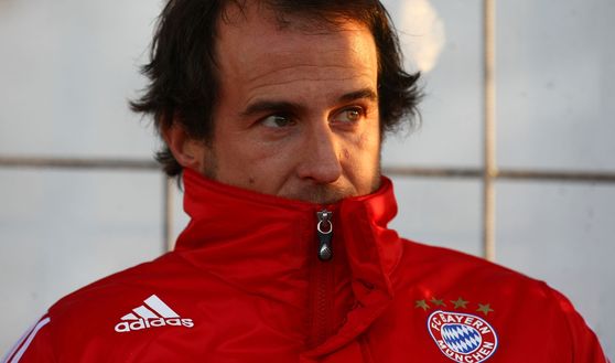 Mehmet Scholl, allenatore del Bayern Monaco II nel 2010. (Photo by Johannes Simon/Bongarts/Getty Images)