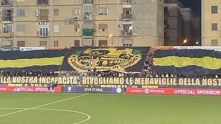 Juve Stabia striscione pre derby